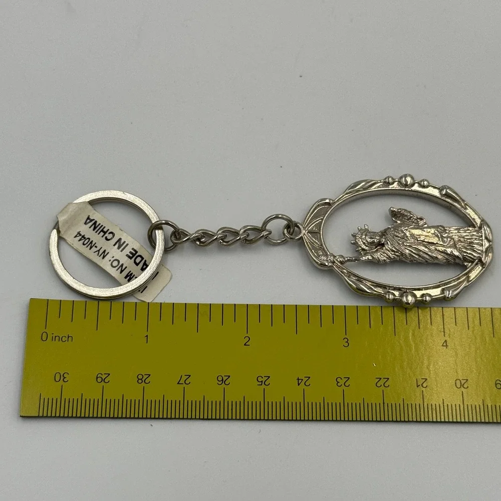 Statue of Liberty New York City Souvenir Keychain‎ Silver Tone Oval NY-N044